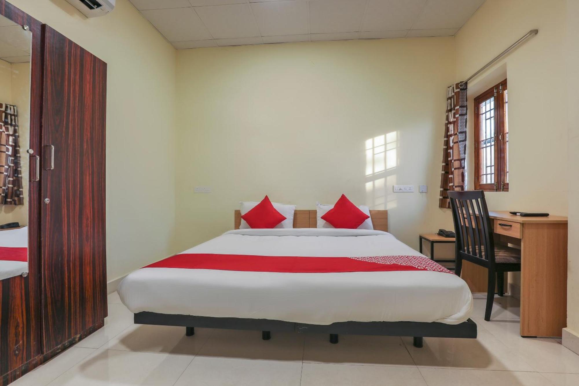 Hotel O Om Sakthi Hotel Пондичерри Экстерьер фото