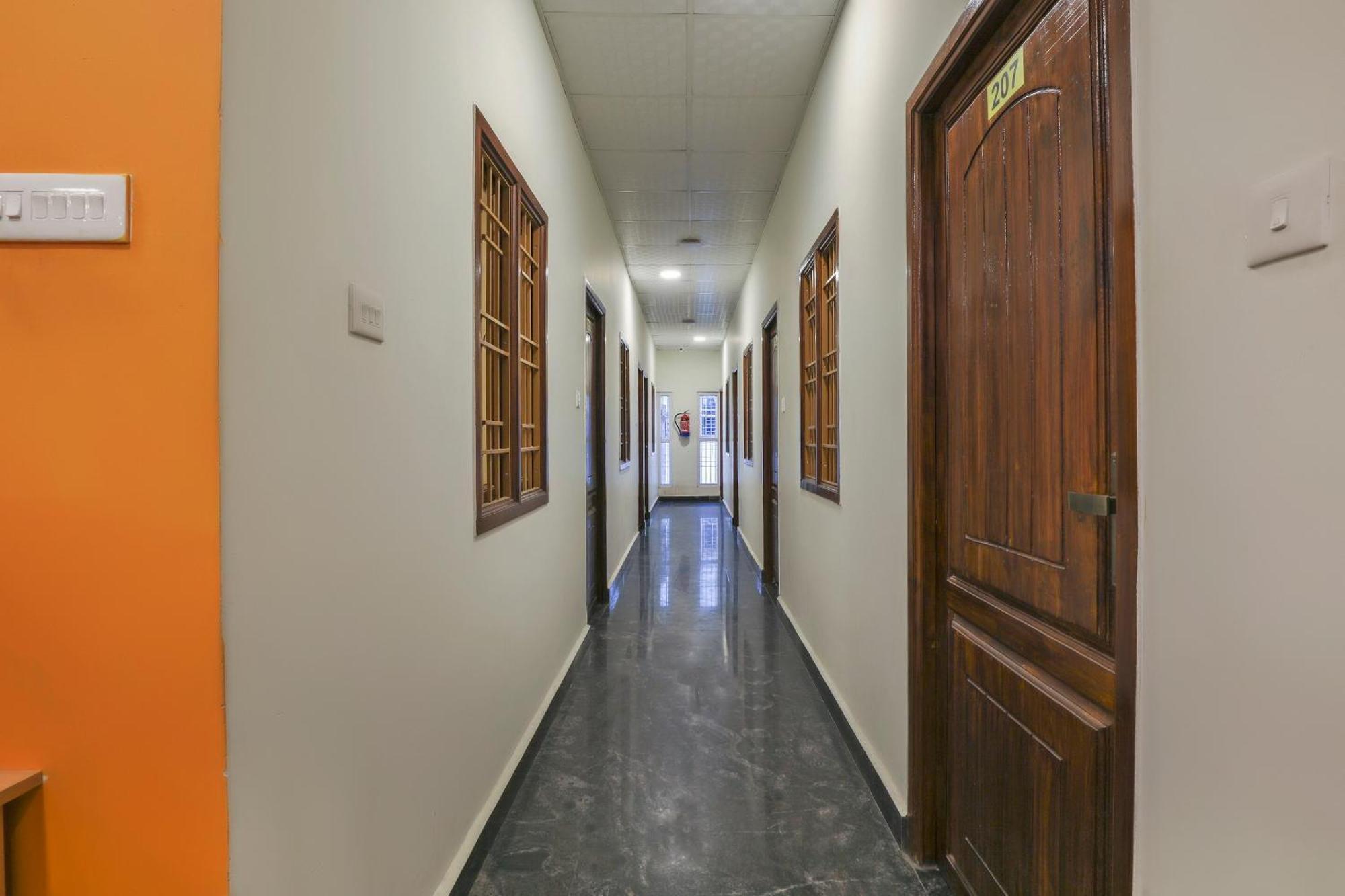 Hotel O Om Sakthi Hotel Пондичерри Экстерьер фото